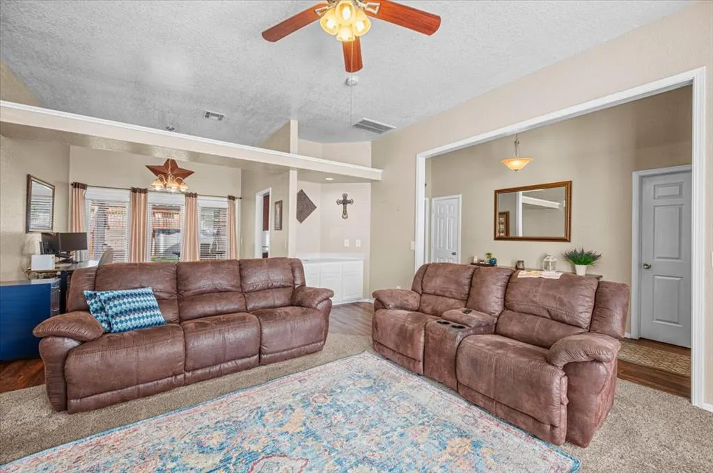 Photo 7 — 7917 Wilshire Ridge Drive, Oklahoma City, OK 73132