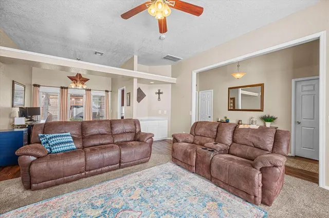 Photo 7 — 7917 Wilshire Ridge Drive, Oklahoma City, OK 73132