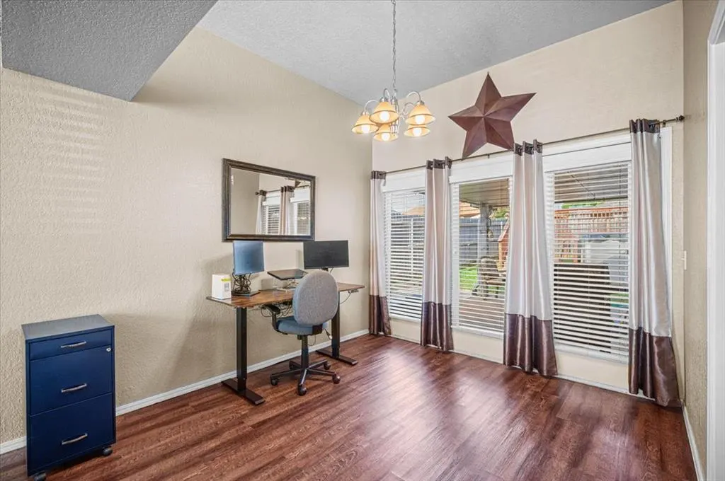 Photo 9 — 7917 Wilshire Ridge Drive, Oklahoma City, OK 73132