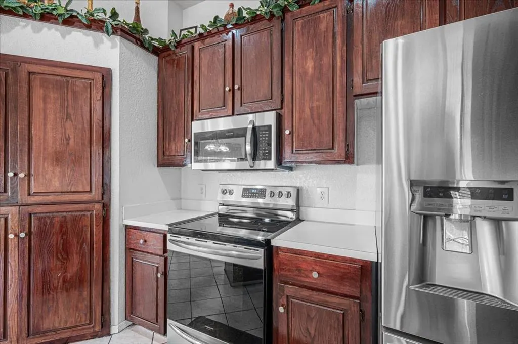 Photo 12 — 7917 Wilshire Ridge Drive, Oklahoma City, OK 73132