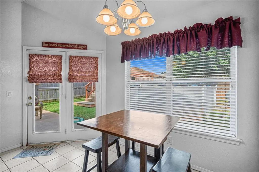 Photo 14 — 7917 Wilshire Ridge Drive, Oklahoma City, OK 73132