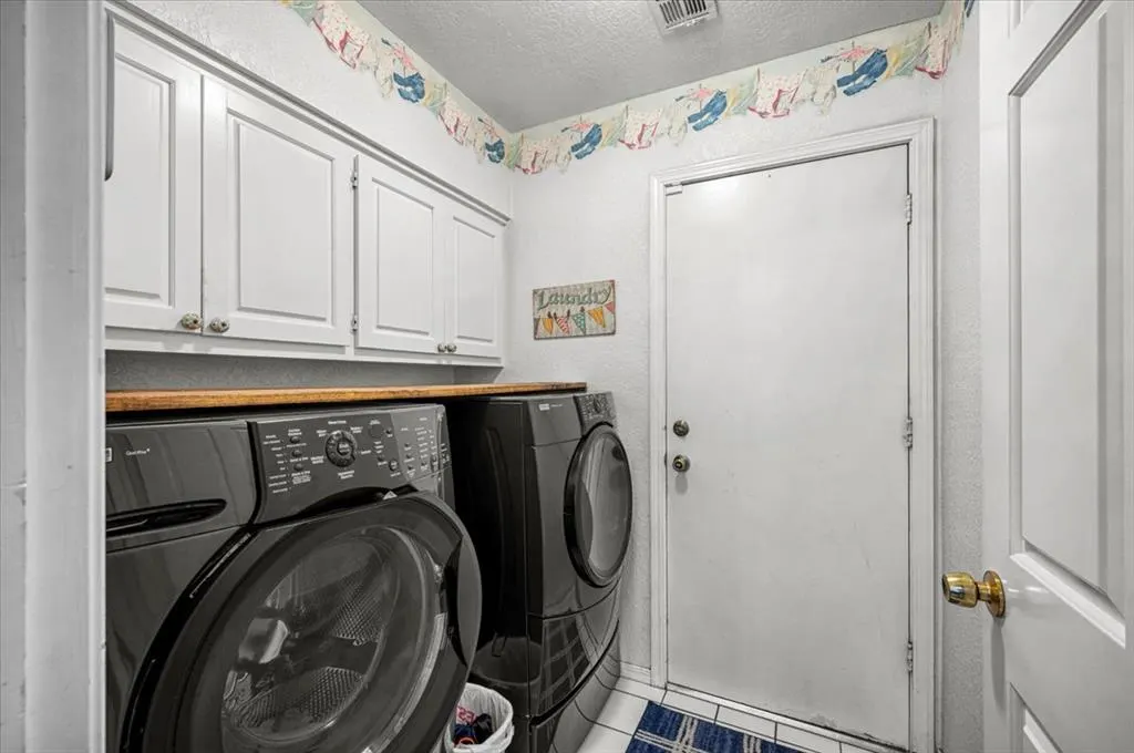 Photo 17 — 7917 Wilshire Ridge Drive, Oklahoma City, OK 73132