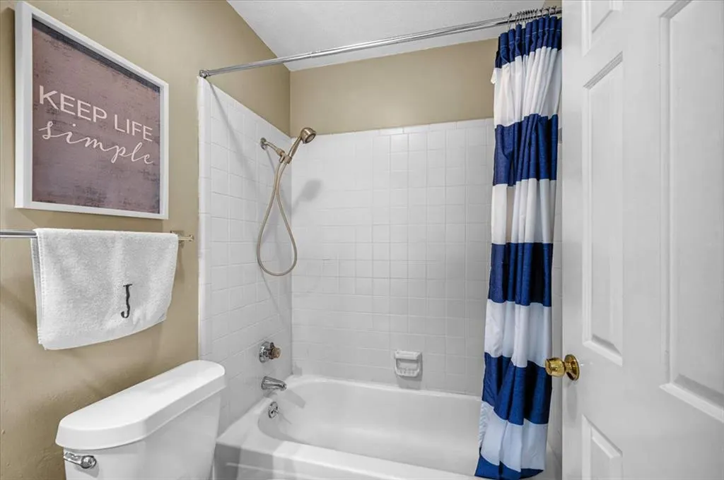 Photo 19 — 7917 Wilshire Ridge Drive, Oklahoma City, OK 73132