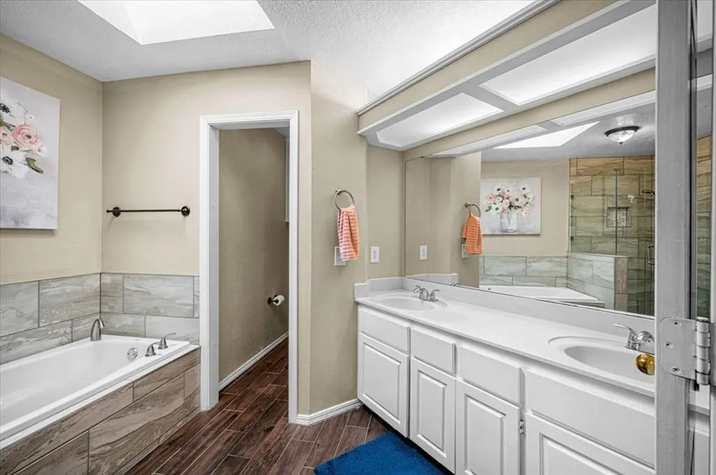 Photo 27 — 7917 Wilshire Ridge Drive, Oklahoma City, OK 73132