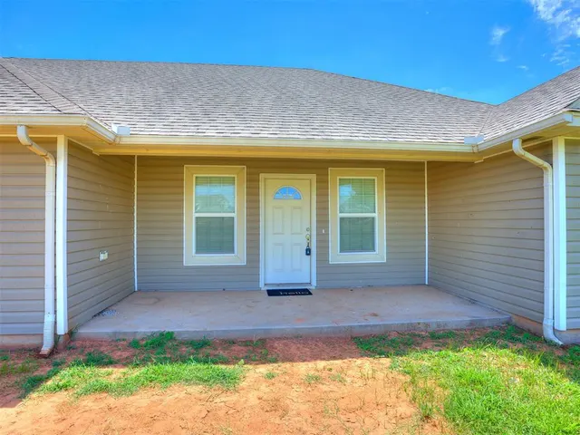 Photo 2 — 1400 Hillside Terrace, Blanchard, OK 73010