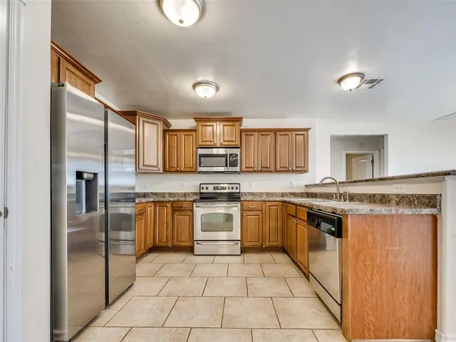 Photo 5 — 1400 Hillside Terrace, Blanchard, OK 73010