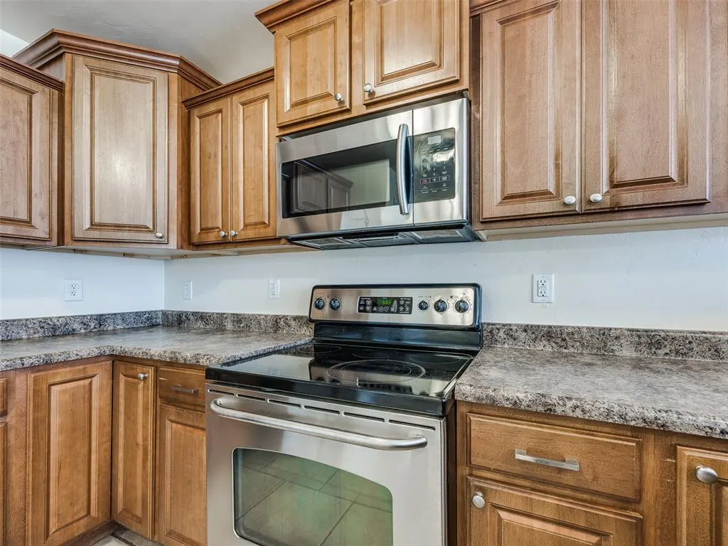 Photo 6 — 1400 Hillside Terrace, Blanchard, OK 73010