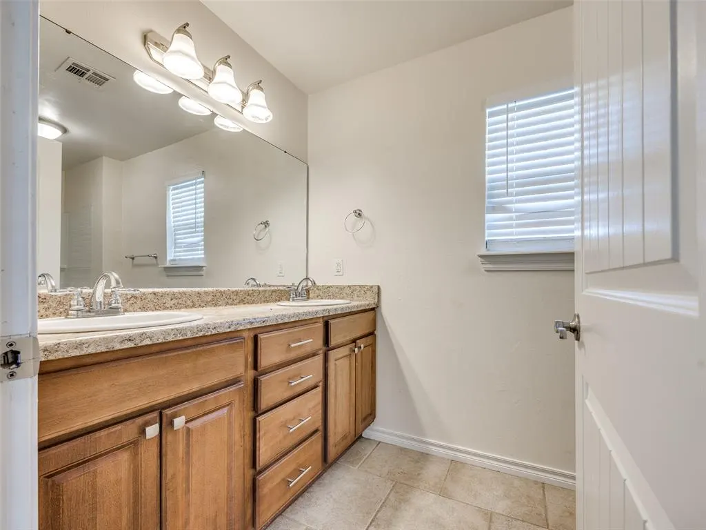 Photo 9 — 1400 Hillside Terrace, Blanchard, OK 73010