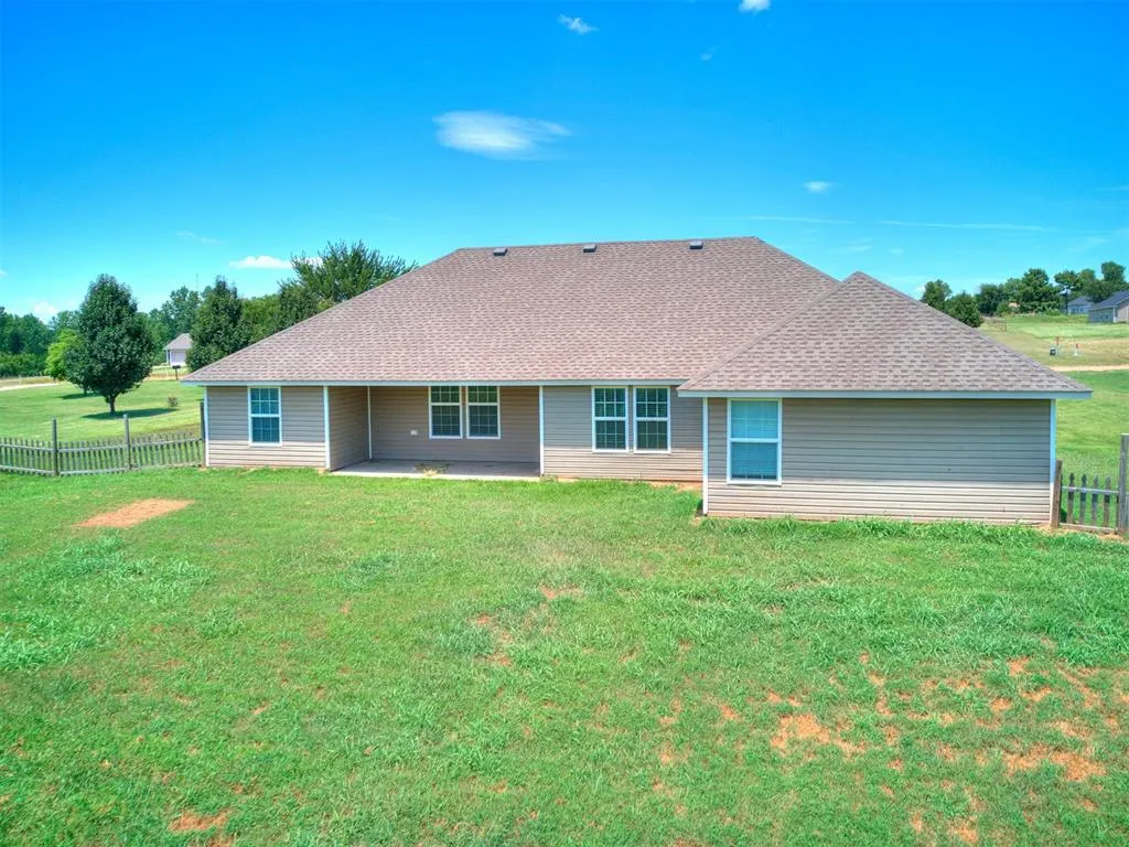 Photo 14 — 1400 Hillside Terrace, Blanchard, OK 73010