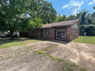 Sold home at 522 W Highland Street