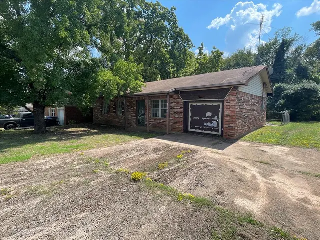 Front exterior — 522 W Highland Street, Tecumseh, OK 74873