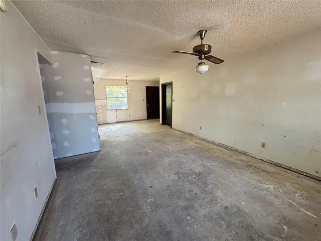 Photo 3 — 522 W Highland Street, Tecumseh, OK 74873