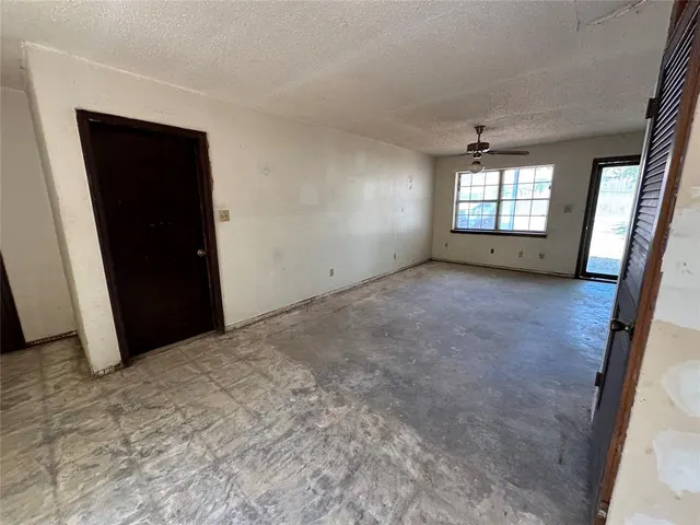 Photo 7 — 522 W Highland Street, Tecumseh, OK 74873