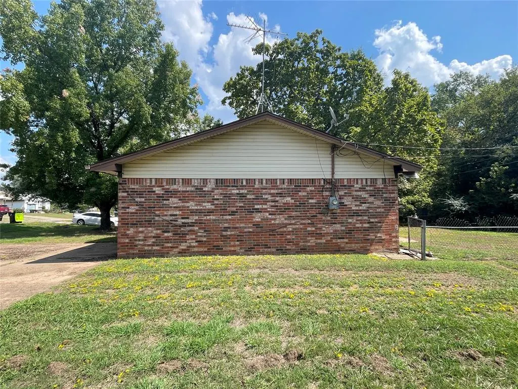 Photo 16 — 522 W Highland Street, Tecumseh, OK 74873