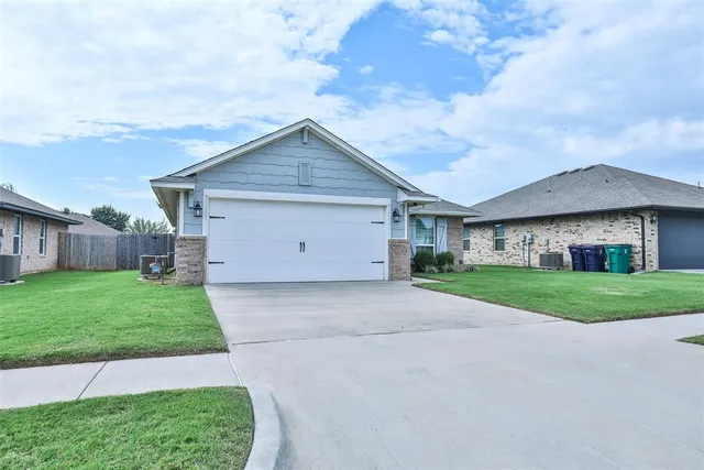 Photo 2 — 11632 SW 9th Street, Yukon, OK 73099