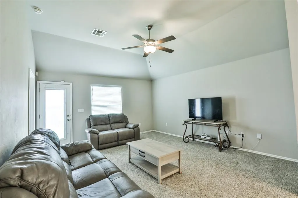 Photo 7 — 11632 SW 9th Street, Yukon, OK 73099
