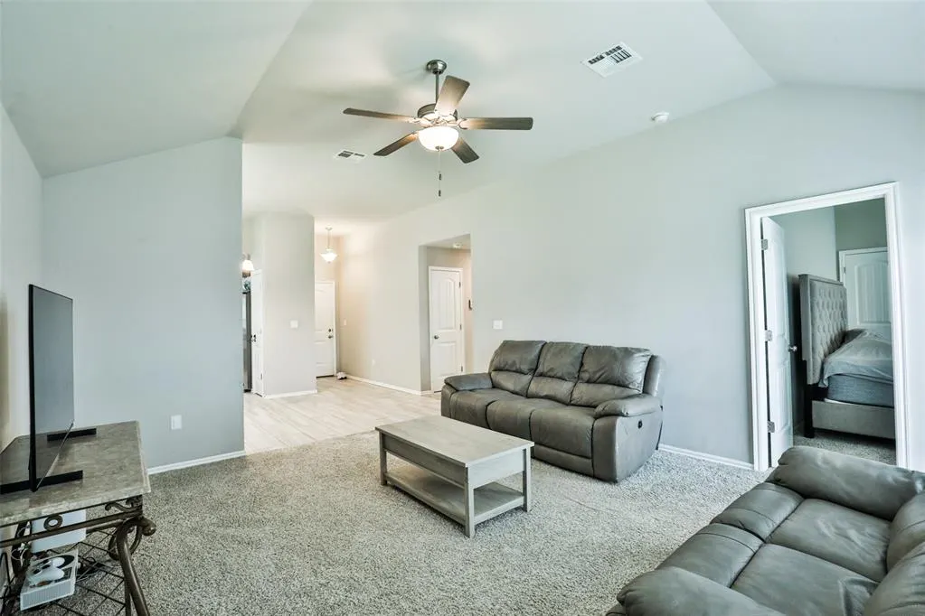 Photo 9 — 11632 SW 9th Street, Yukon, OK 73099
