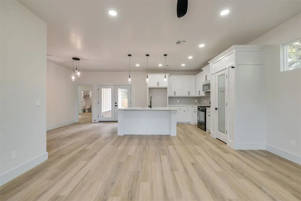 Photo 2 — 716 SE 22nd Street, Oklahoma City, OK 73129