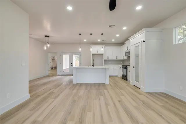 Photo 2 — 716 SE 22nd Street, Oklahoma City, OK 73129