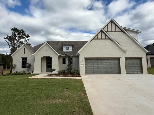 Front exterior — 8404 Robin Way, Guthrie, OK 73044