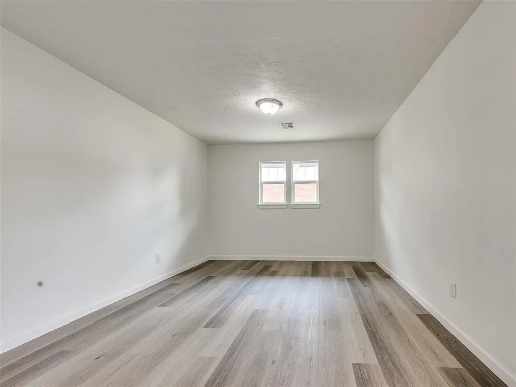 Photo 14 — 3044 S Madole Boulevard, Oklahoma City, OK 73159