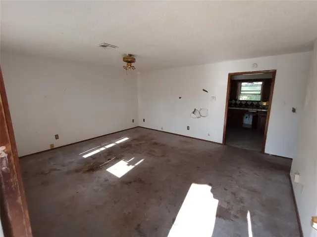 Photo 2 — 505 S WEIGLE Street, Watonga, OK 73772