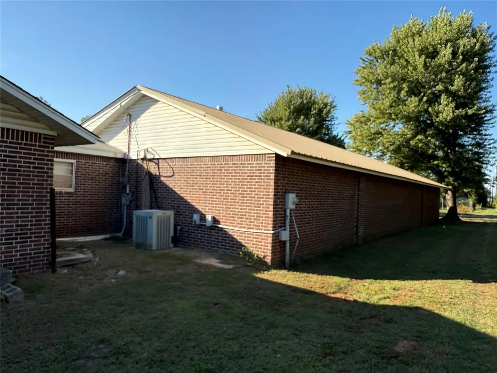Photo 7 — 1002 N 11th Street, Chickasha, OK 73018