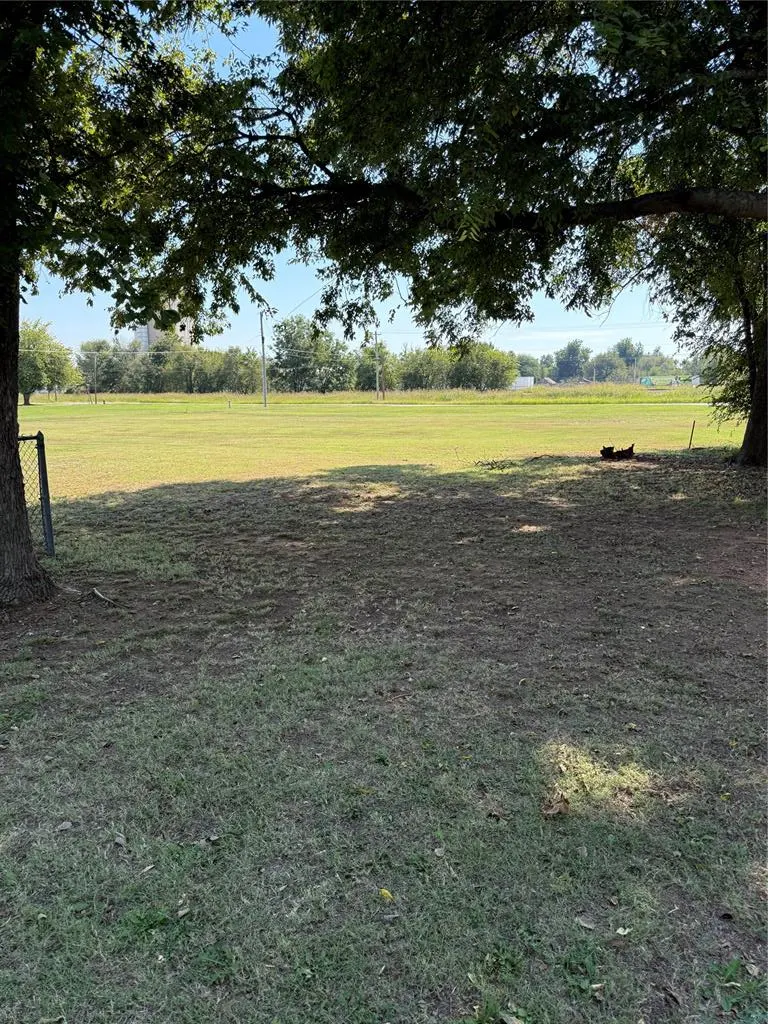 Photo 18 — 1002 N 11th Street, Chickasha, OK 73018