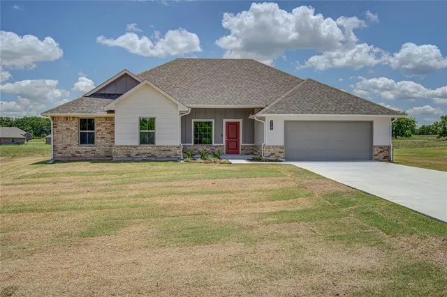 Photo 2 — 219 Hope Avenue, Shawnee, OK 74804