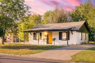 Sold home at 521 E Douglas Drive