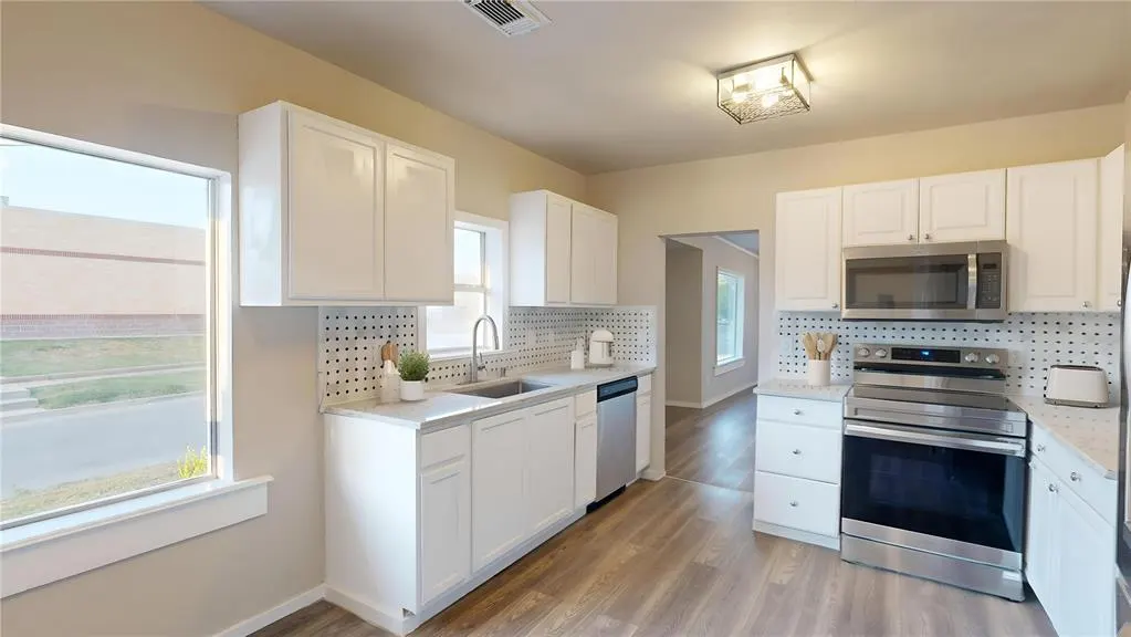 Photo 3 — 403 SE Carter Street, Ardmore, OK 73401