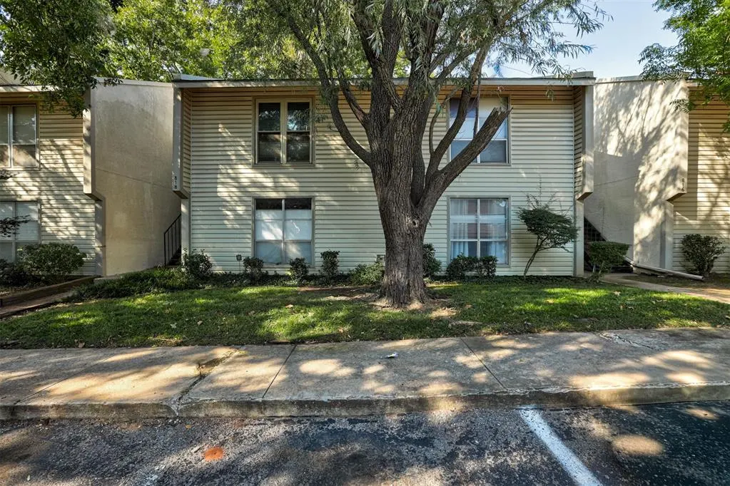 Photo 4 — 818 Cardinal Creek Boulevard D, Norman, OK 73072