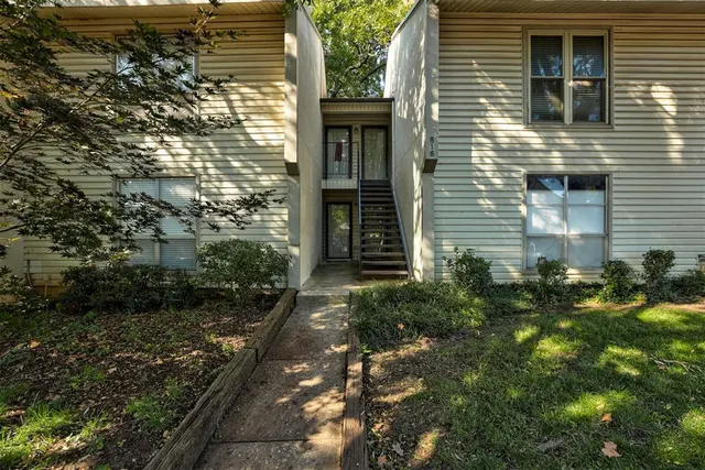 Photo 5 — 818 Cardinal Creek Boulevard D, Norman, OK 73072