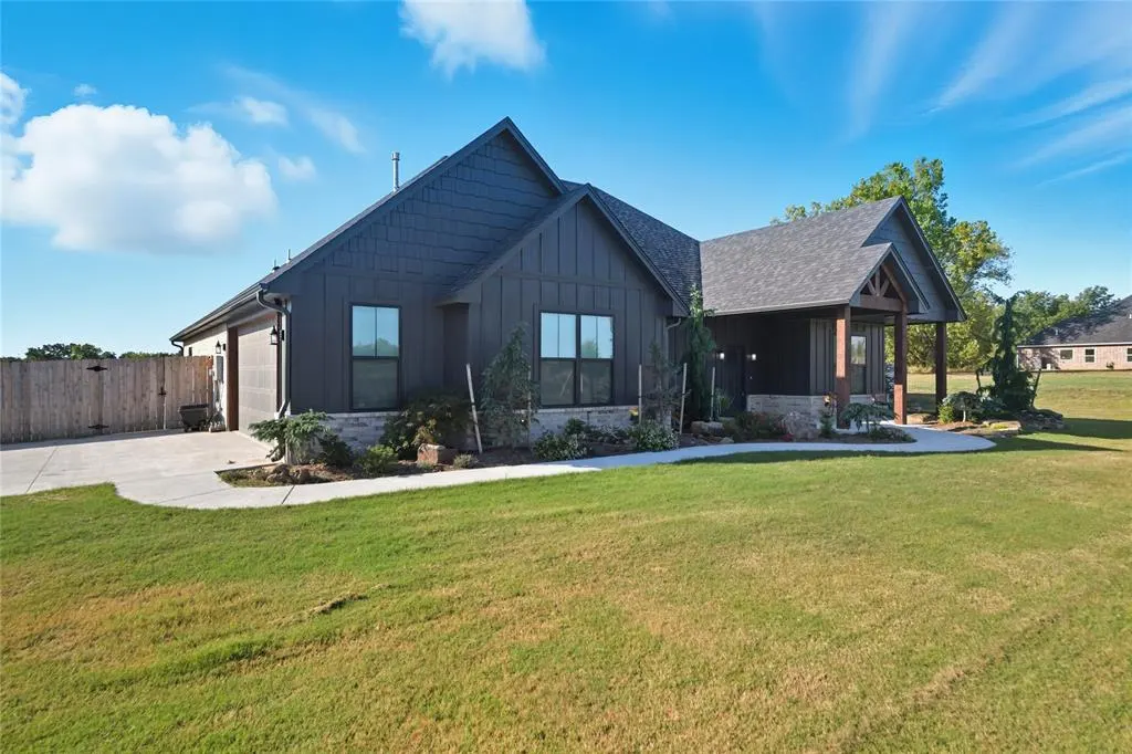 Front exterior — 42829 Garretts Lake Road, Shawnee, OK 74804