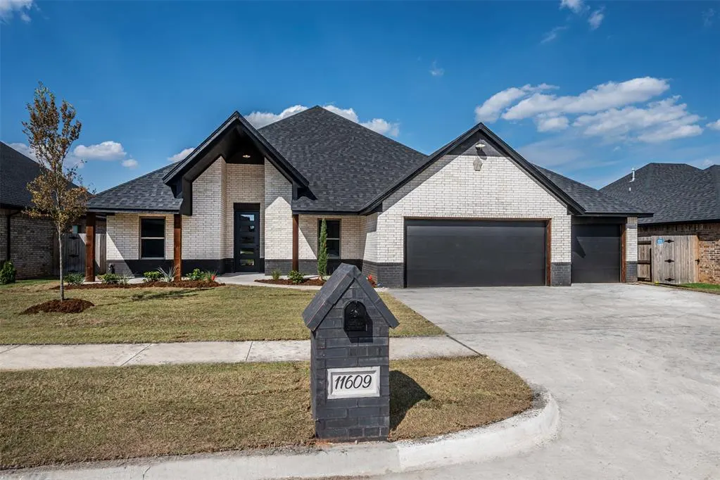 Front exterior — 11609 NW 104 Th Street, Yukon, OK 73099