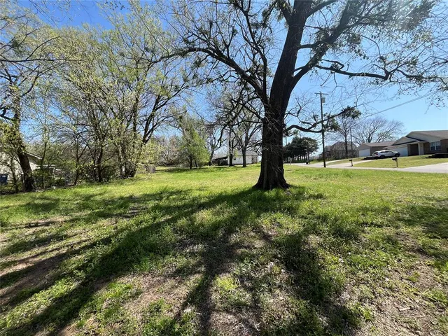 Photo 4 — 335 S Dixon Avenue, Shawnee, OK 74801