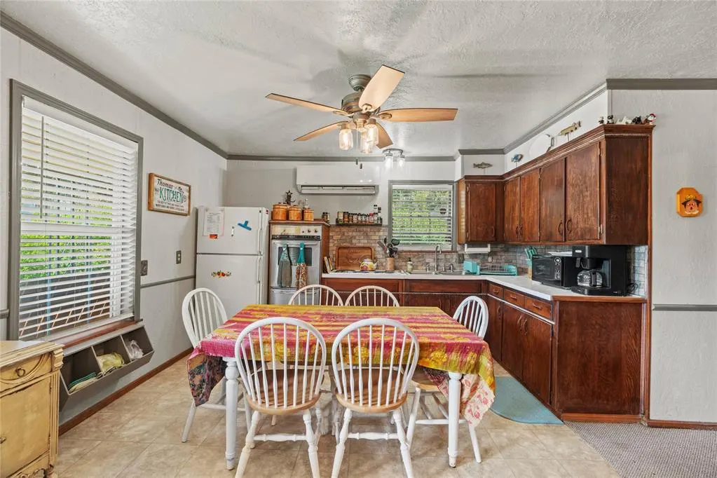 Photo 9 — 21960 Ninth Place, Hinton, OK 73047