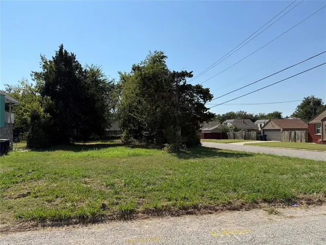 Photo 2 — 2400 NE 25th Street, Oklahoma City, OK 73111