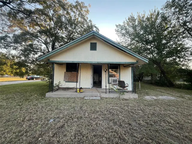 Front exterior — 209 N Rangeline Street, Tecumseh, OK 74873