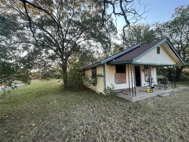 Photo 2 — 209 N Rangeline Street, Tecumseh, OK 74873