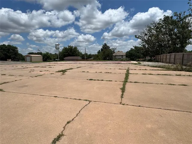 Front exterior — 714 N 4th  St Corner, Sayre, OK 73662