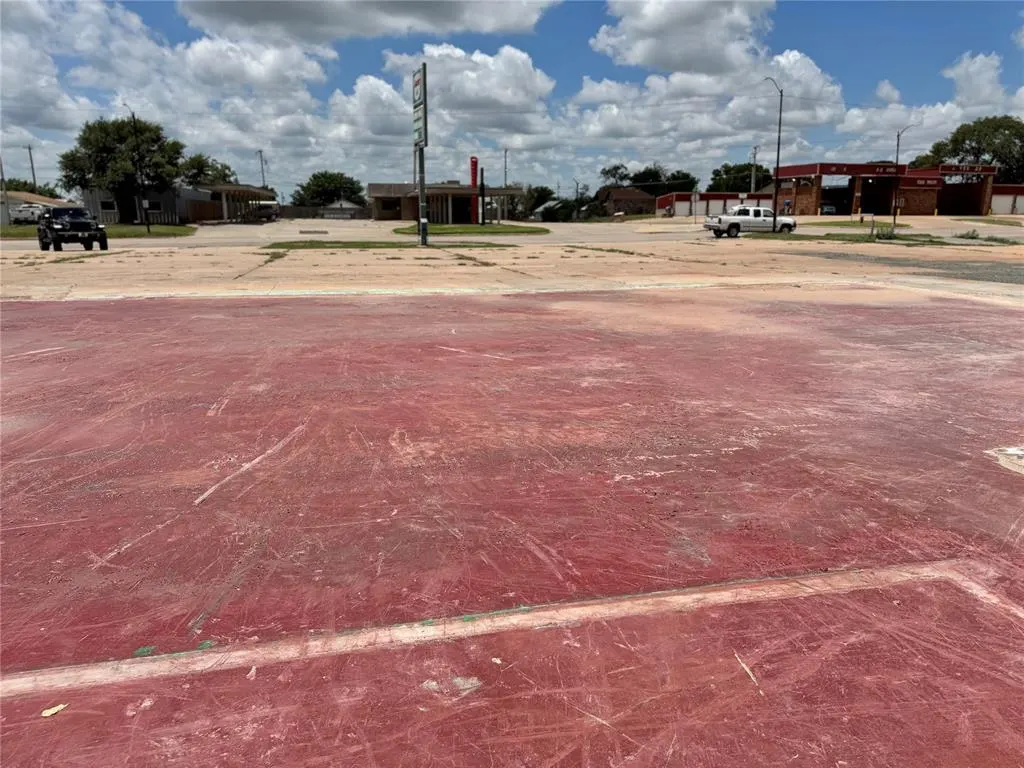 Photo 2 — 714 N 4th  St Corner, Sayre, OK 73662