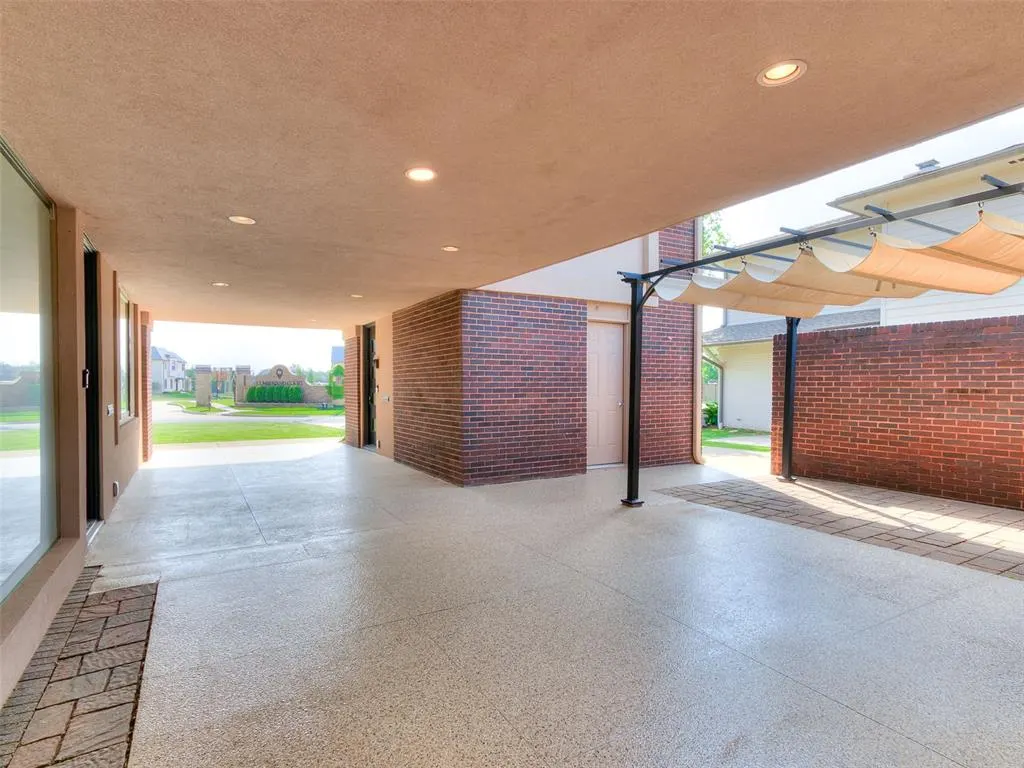 Photo 4 — 6505 Avondale 1/2, Nichols Hills, OK 73116