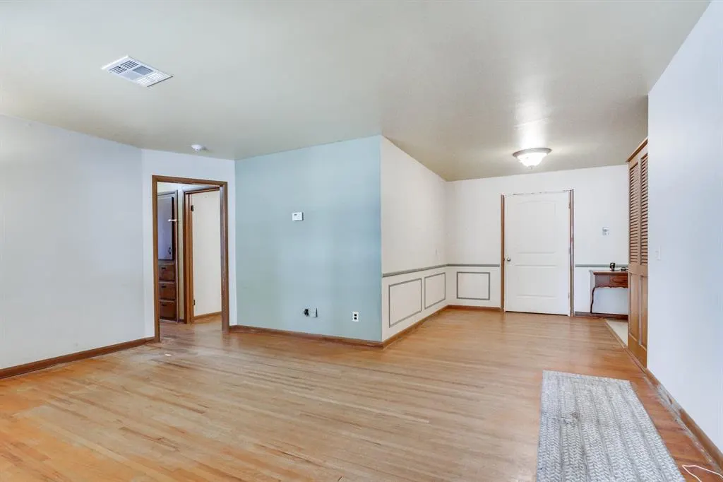 Photo 2 — 6610 NW 27 Street, Bethany, OK 73008
