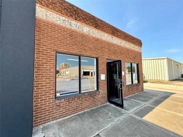 Photo 2 — 215 Kansas Avenue, Chickasha, OK 73018