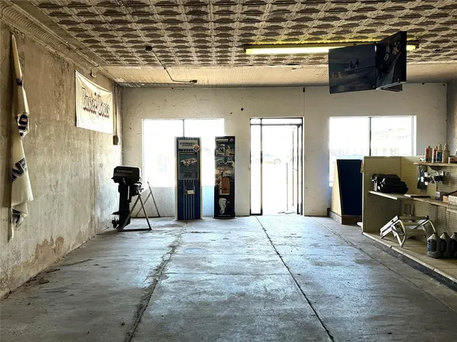 Photo 5 — 215 Kansas Avenue, Chickasha, OK 73018