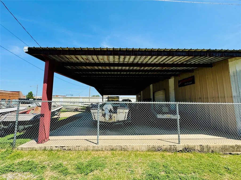 Photo 14 — 215 Kansas Avenue, Chickasha, OK 73018