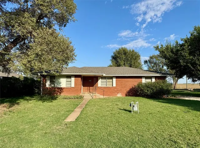 Front exterior — 200 Means, Rocky, OK 73661
