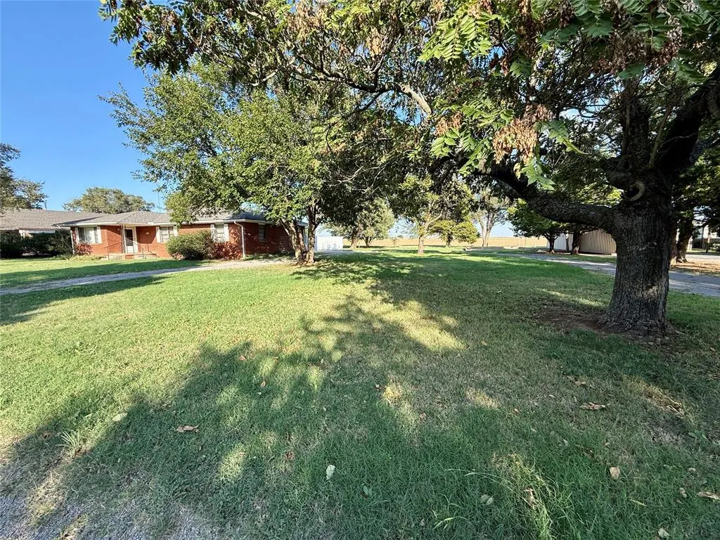 Photo 32 — 200 Means, Rocky, OK 73661