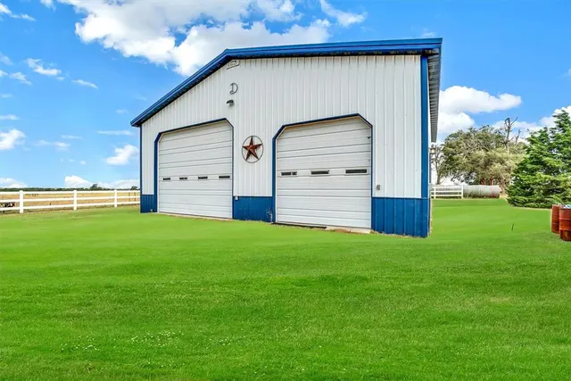 Photo 3 — 32042 N County Road 1960 Road, Willow, OK 73673